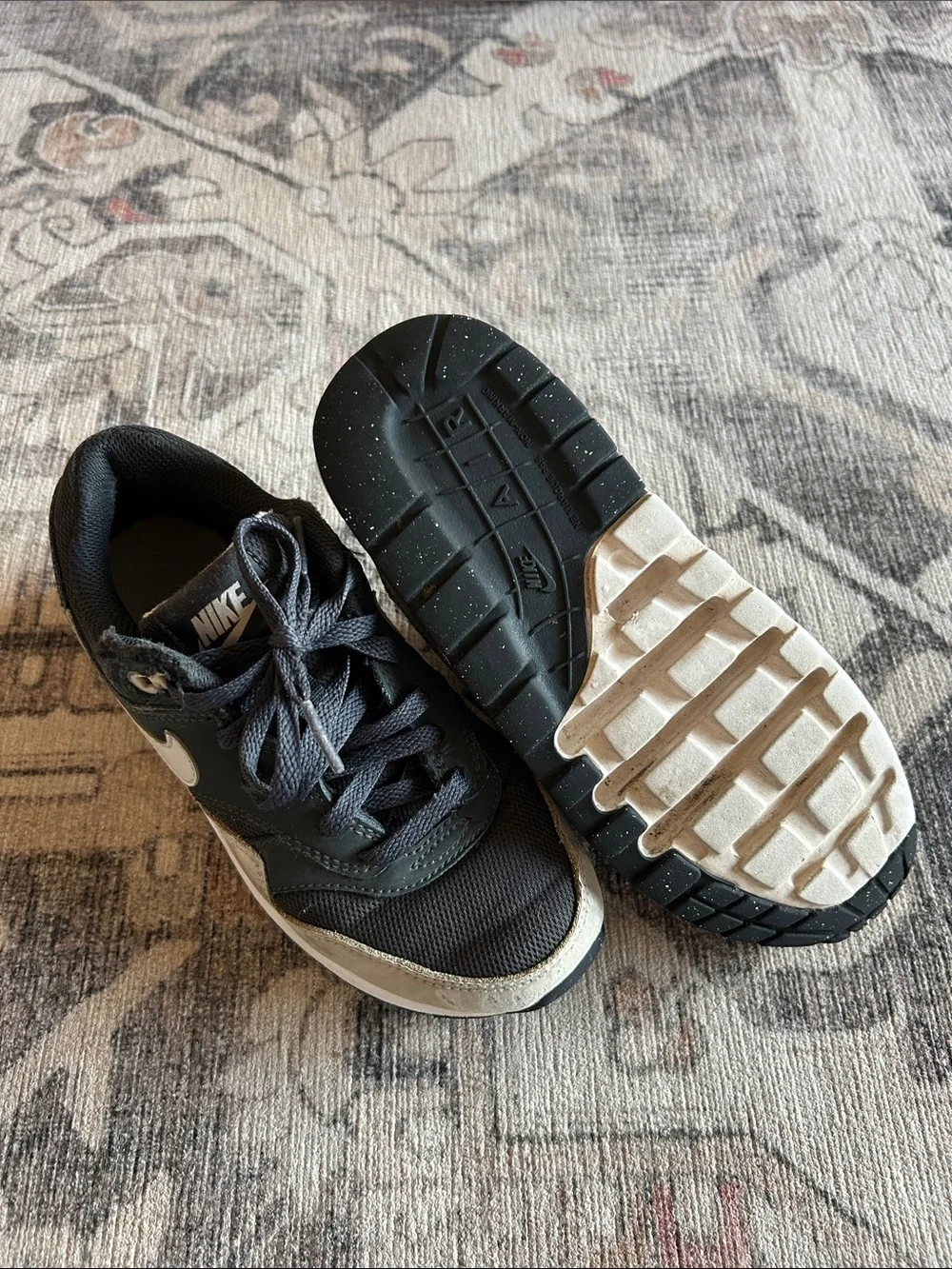 Nike Kids Black and Silver Low-Top Sneakers